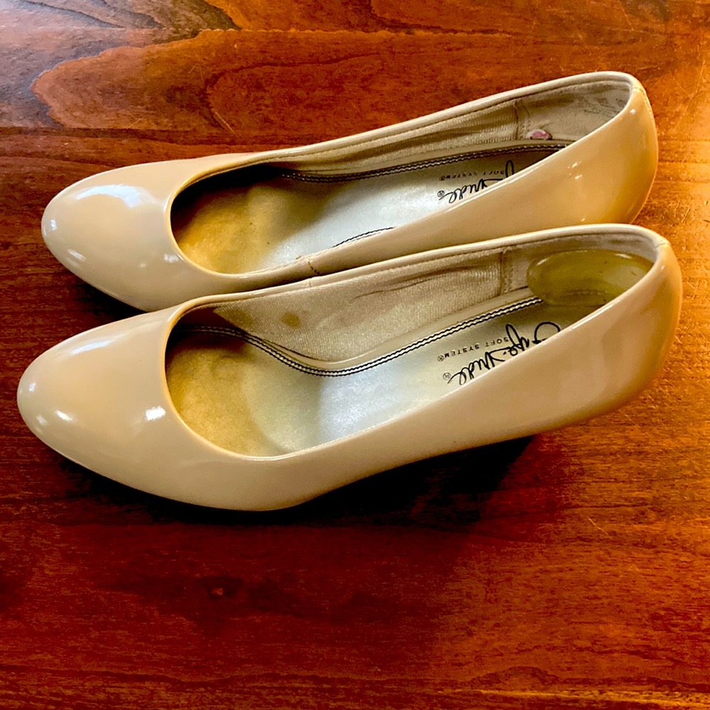 Nude pumps